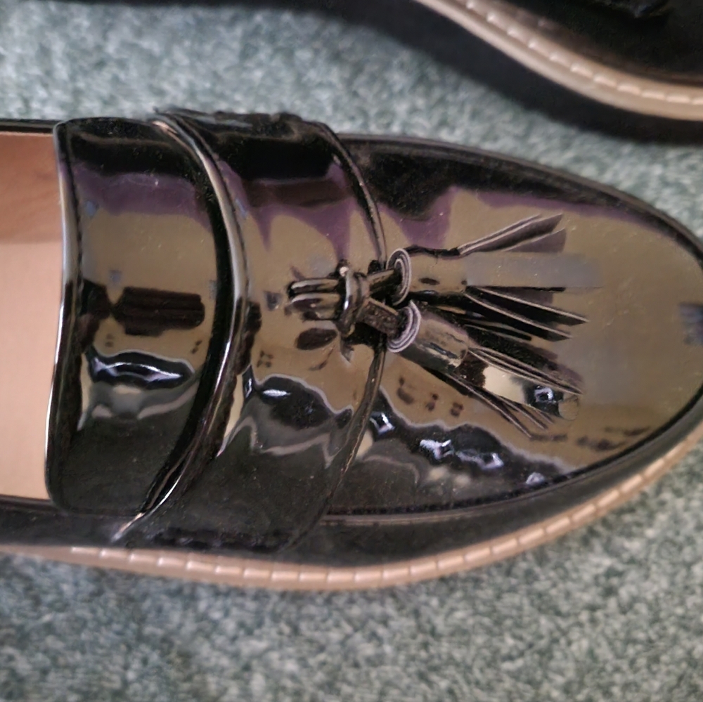 Black patent faux leather loafer size 10W ladies - Picture 2 of 4